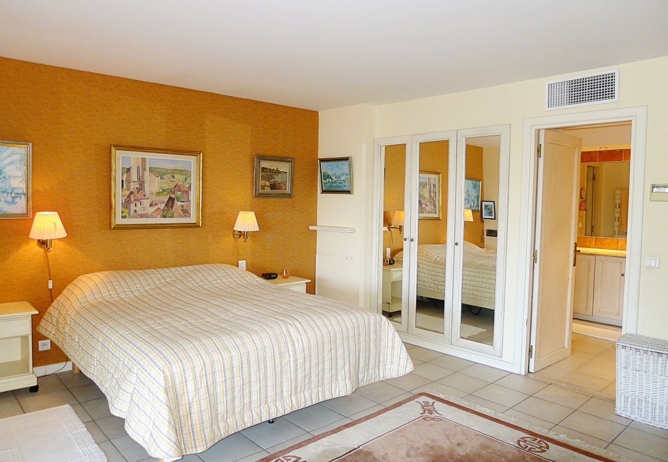 BEDROOM 2 BEDROOM 2