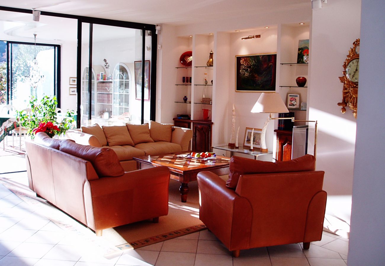 LIVING ROOM LIVING ROOM