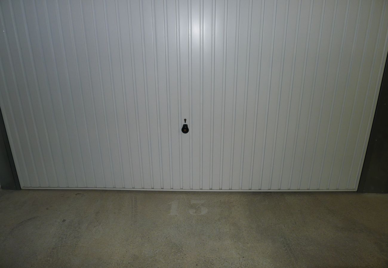 PRIVATE GARAGE GARAGE