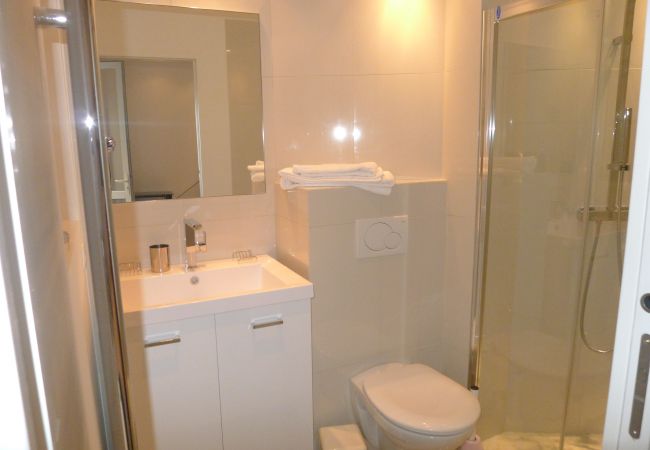 BATHROOM BATHROOM