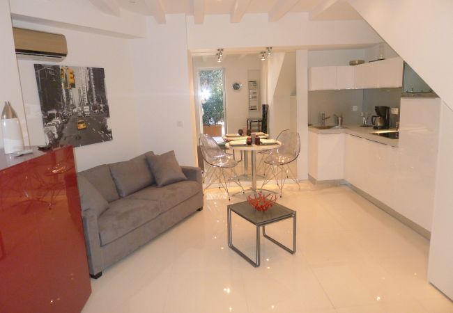 LIVING AREA LIVING AREA