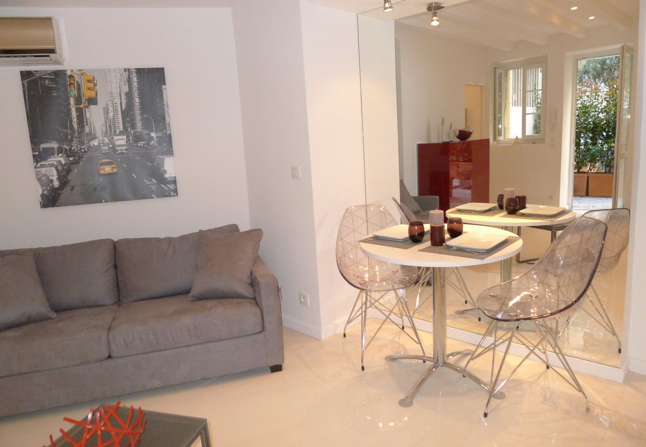 LIVING ROOM, LUNCHROOM LIVING ROOM, LUNCHROOM
