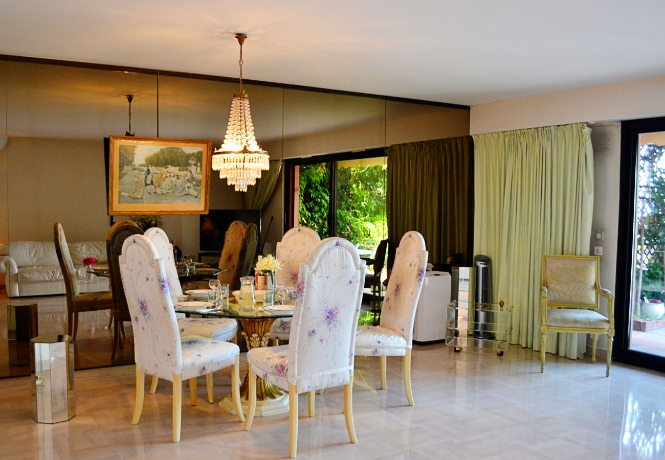 LIVING ROOM / DINING ROOM LIVING / DINING ROOM