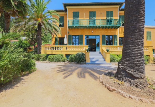 VILLA VILLA