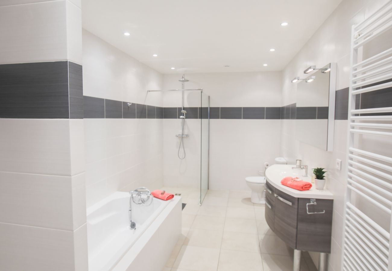 BATHROOM 3 BATHROOM 3