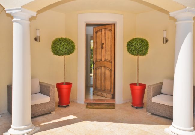 ENTRANCE ENTRANCE