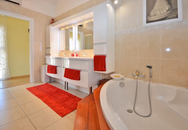 BATHROOM BATHROOM