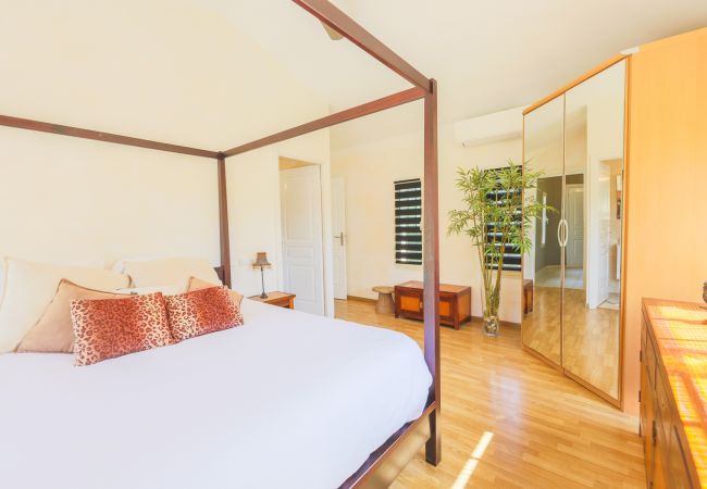 Villa in Roquefort-les-Pins - ROC FONTAINE, Villa with terrace and pool by RIVIERA HOLIDAY HOMES Villa in Roquefort-les-Pins - ROC FONTAINE, Villa with terrace and pool by RIVIERA HOLIDAY HOMES