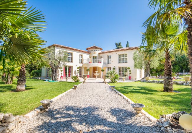 Villa in Roquefort-les-Pins - ROC FONTAINE, Villa with terrace and pool by RIVIERA HOLIDAY HOMES Villa in Roquefort-les-Pins - ROC FONTAINE, Villa with terrace and pool by RIVIERA HOLIDAY HOMES