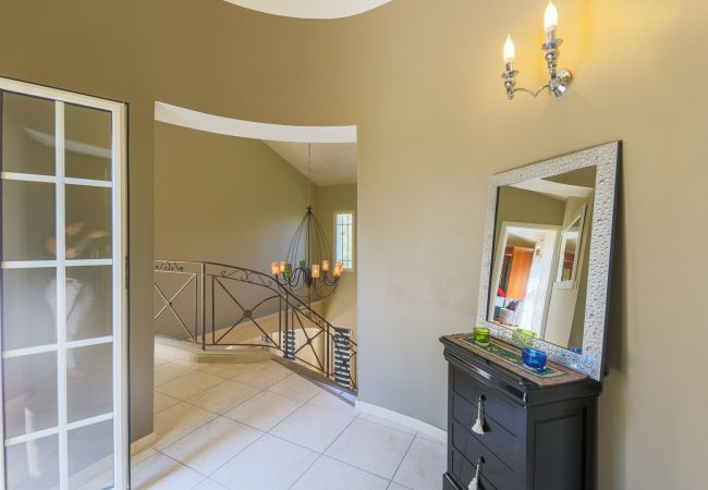 Villa in Roquefort-les-Pins - ROC FONTAINE, Villa with terrace and pool by RIVIERA HOLIDAY HOMES Villa in Roquefort-les-Pins - ROC FONTAINE, Villa with terrace and pool by RIVIERA HOLIDAY HOMES