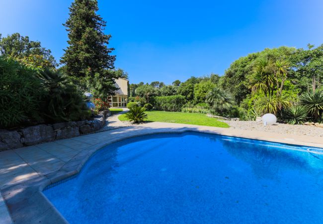 Villa in Roquefort-les-Pins - ROC FONTAINE, Villa with terrace and pool by RIVIERA HOLIDAY HOMES Villa in Roquefort-les-Pins - ROC FONTAINE, Villa with terrace and pool by RIVIERA HOLIDAY HOMES