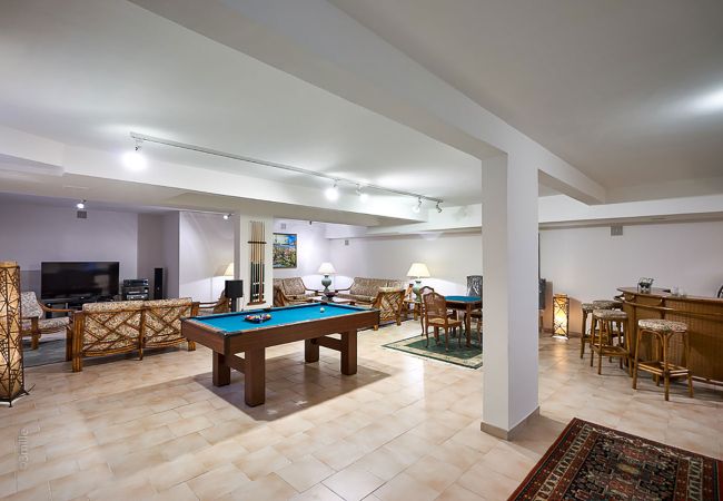 GAME ROOM GAME ROOM
