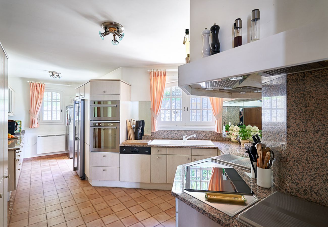 KITCHEN KITCHEN