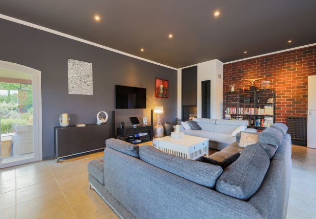 Villa in Châteauneuf-Grasse - VALBONNE RIOU MERLET, Beautiful villa, Large, with Garden and swimming pool by RIVIERA HOLIDAY HOMES Villa in Châteauneuf-Grasse - VALBONNE RIOU MERLET, Beautiful villa, Large, with Garden and swimming pool by RIVIERA HOLIDAY HOMES