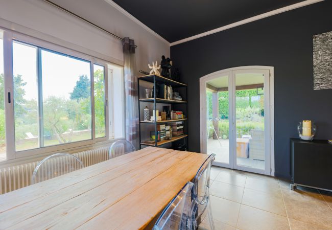 Villa in Châteauneuf-Grasse - VALBONNE RIOU MERLET, Beautiful villa, Large, with Garden and swimming pool by RIVIERA HOLIDAY HOMES Villa in Châteauneuf-Grasse - VALBONNE RIOU MERLET, Beautiful villa, Large, with Garden and swimming pool by RIVIERA HOLIDAY HOMES