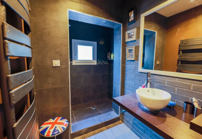 BATHROOM BATHROOM