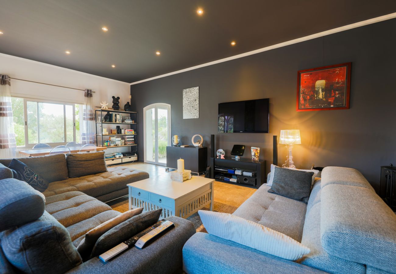 Villa in Châteauneuf-Grasse - VALBONNE RIOU MERLET, Beautiful villa, Large, with Garden and swimming pool by RIVIERA HOLIDAY HOMES Villa in Châteauneuf-Grasse - VALBONNE RIOU MERLET, Beautiful villa, Large, with Garden and swimming pool by RIVIERA HOLIDAY HOMES