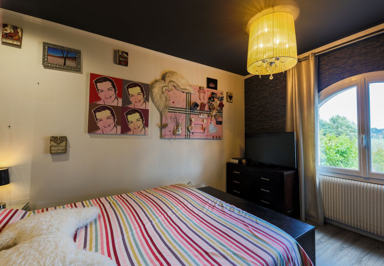 BEDROOM 2 BEDROOM 2