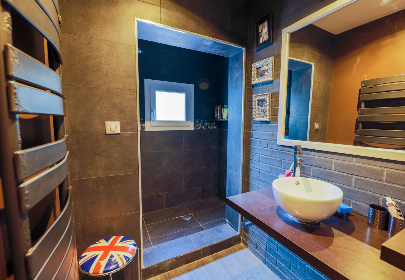 BATHROOM BATHROOM