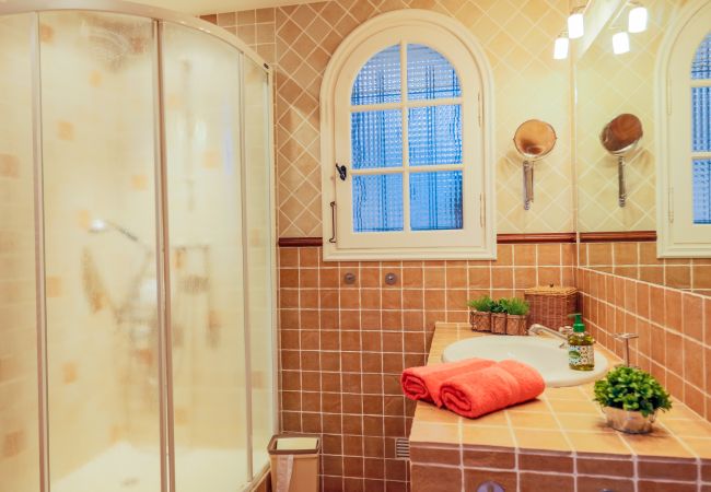 BATHROOM BATHROOM