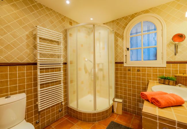 BATHROOM BATHROOM