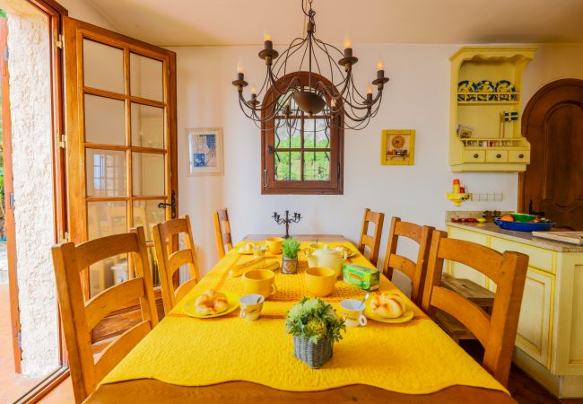 DINING ROOM / KITCHEN DINING ROOM / KITCHEN