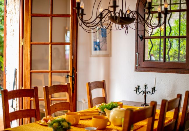 DINING ROOM / KITCHEN DINING ROOM / KITCHEN