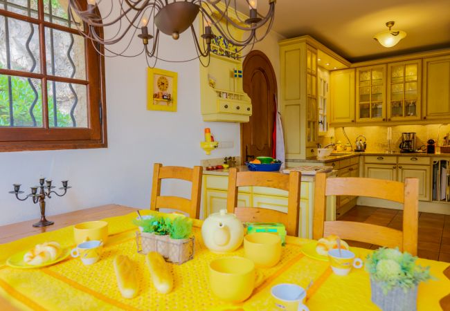 DINING ROOM / KITCHEN DINING ROOM / KITCHEN