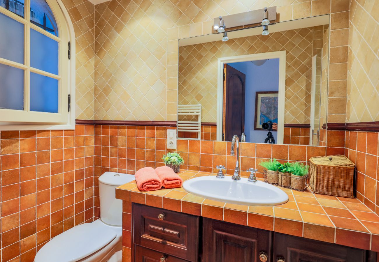 BATHROOM BATHROOM