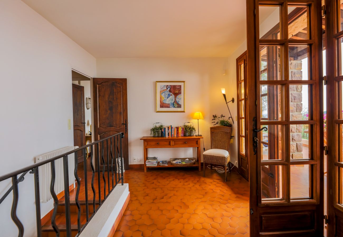 HALL HALL
