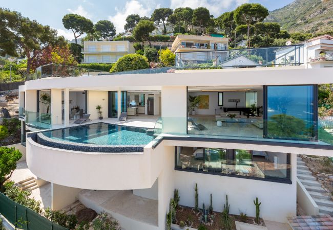 VILLA WITH SWIMMING POOL VILLA WITH SWIMMING POOL