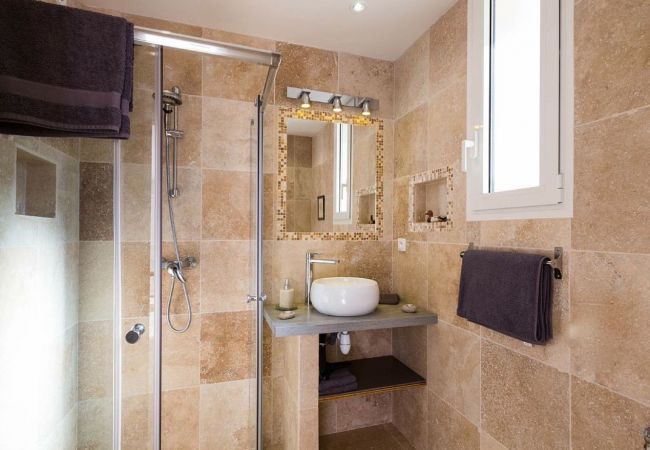 BATHROOM BATHROOM