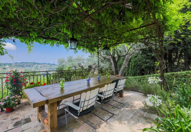 THE TERRACE OUTDOORS THE TERRACE OUTDOORS