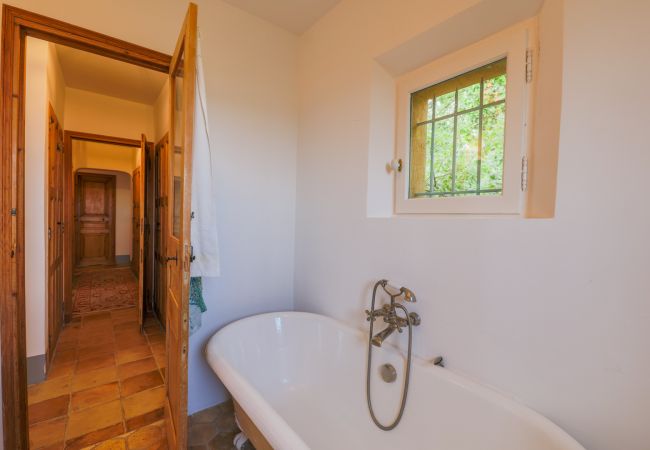 BATHROOM BATHROOM