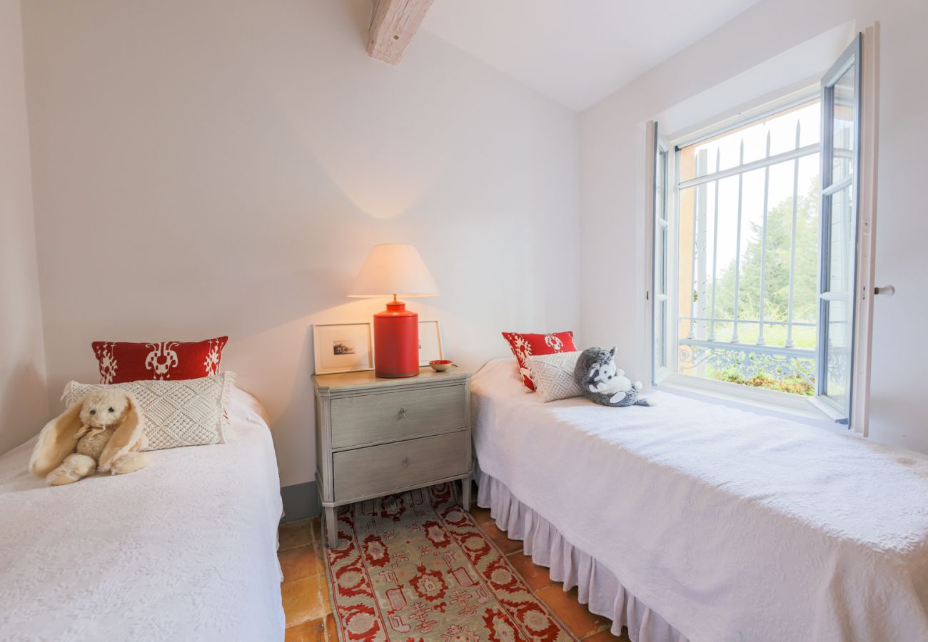THE BEDROOM 4 THE BEDROOM 4