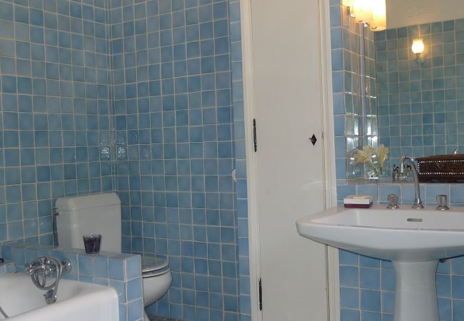 BATHROOM BATHROOM