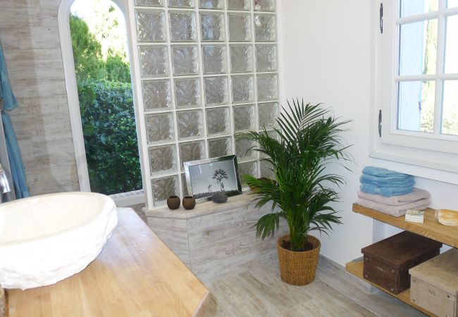 BATHROOM BATHROOM