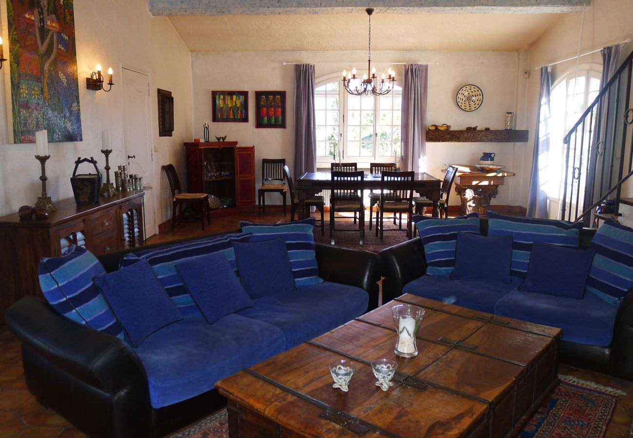 LIVING ROOM LIVING ROOM