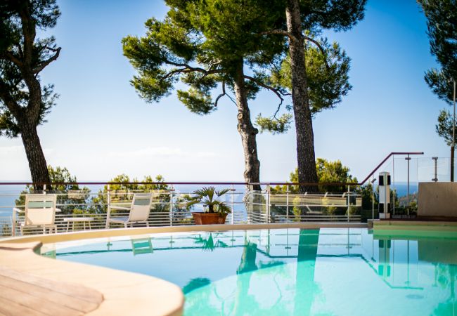 Villa in Villefranche-sur-Mer - VILLA ENCHANTEE, Terrace with Pool, sea view by RIVIERA HOLIDAY HOMES Villa in Villefranche-sur-Mer - VILLA ENCHANTEE, Terrace with Pool, sea view by RIVIERA HOLIDAY HOMES