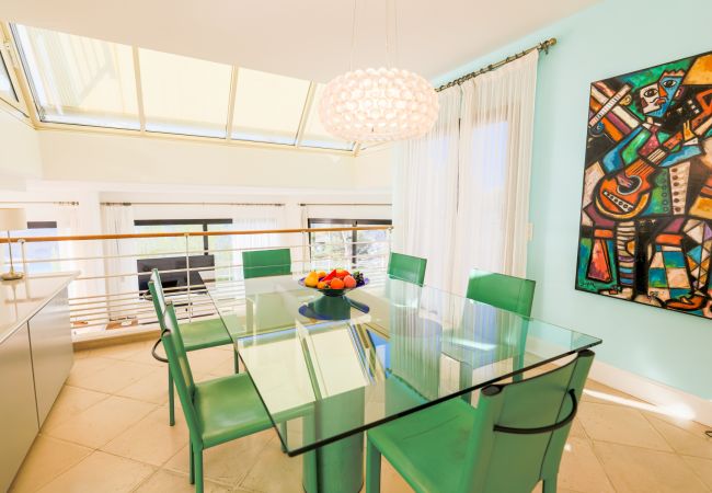 DINING ROOM DINING ROOM