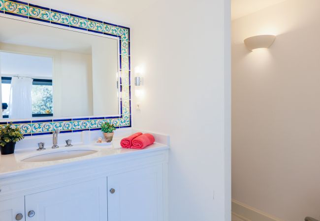 BATHROOM BATHROOM
