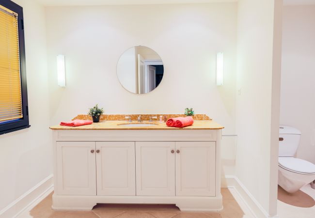 BATHROOM BATHROOM