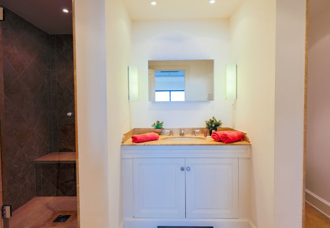 BATHROOM BATHROOM