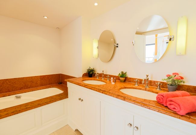 BATHROOM BATHROOM