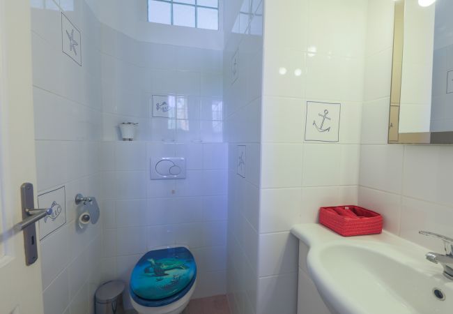 WC WC