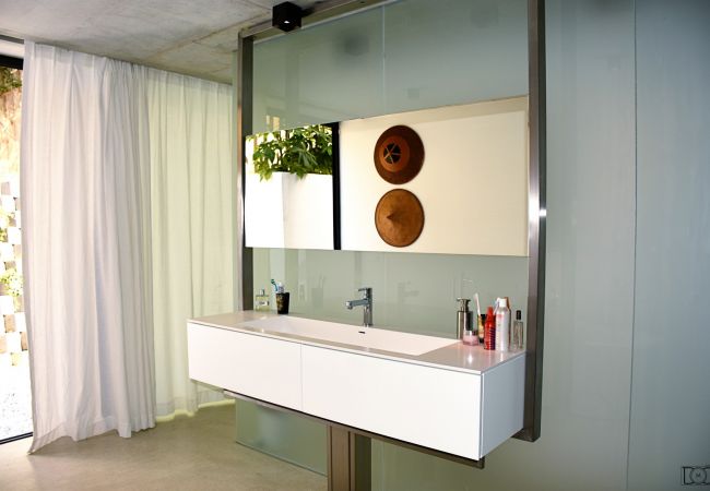 BATHROOM 1 BATHROOM 1