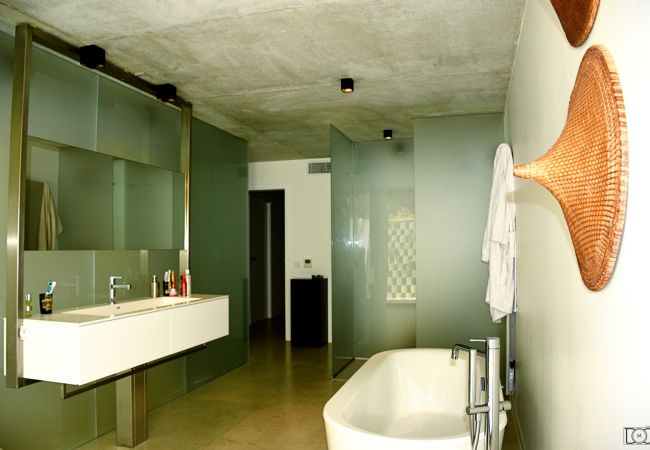 BATHROOM 1 BATHROOM 1