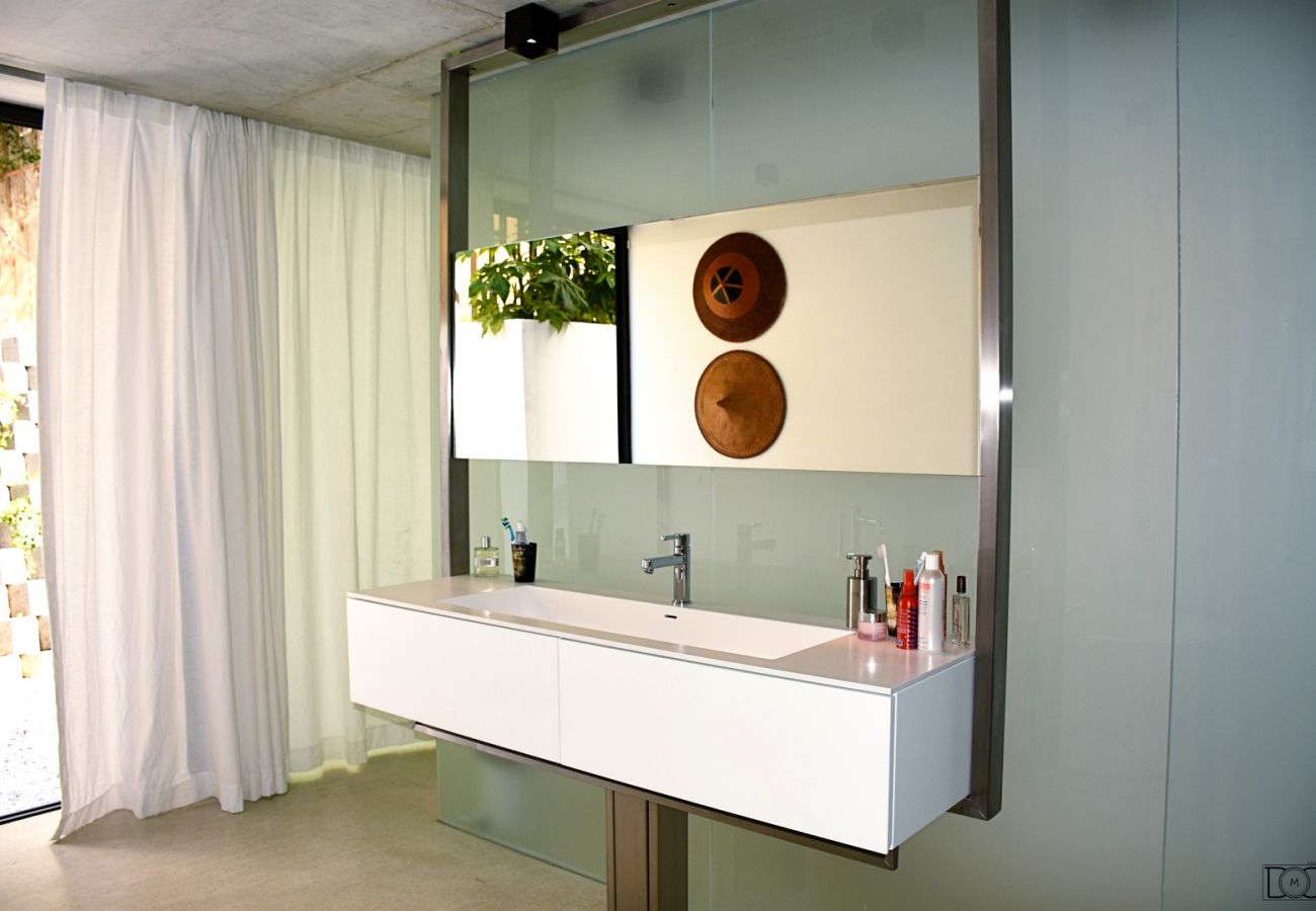BATHROOM 1 BATHROOM 1