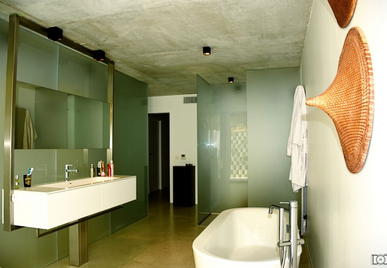BATHROOM 1 BATHROOM 1