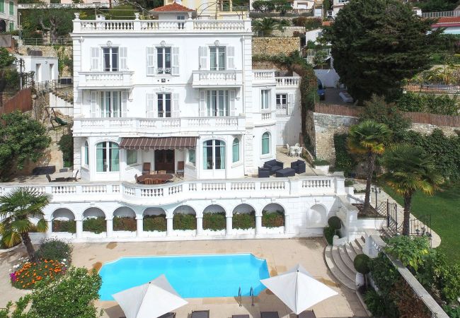 VILLA WITH SWIMMING POOL VILLA WITH SWIMMING POOL